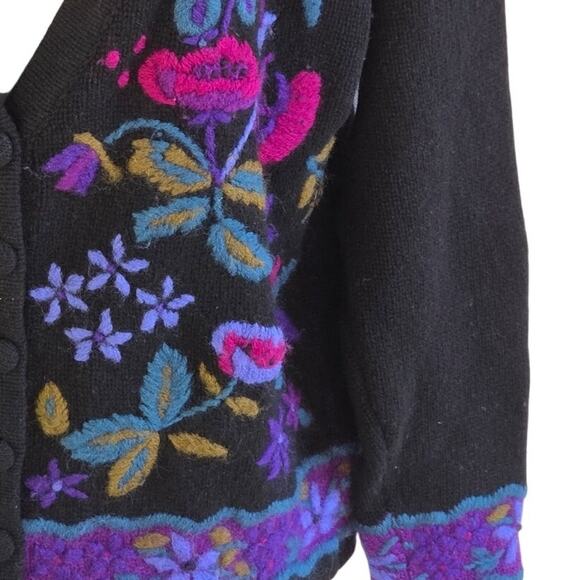 L.L. Bean Vintage Wool Floral Embroidered Cardigan Sweater M Boho Folk Art Style - Picture 4 of 7
